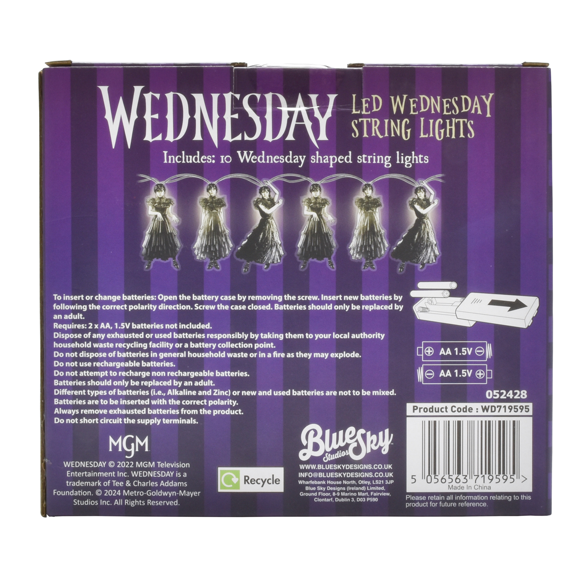 Wednesday - Lichterkette Dance Pose